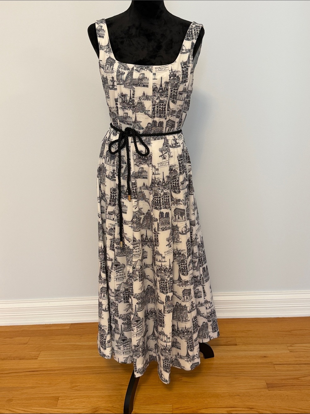 Karl Lagerfeld Sleeveless Black & White Scenic Print Maxi Dress Size 6 worn once